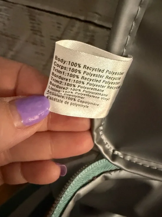 Victoria’s Secret green and white Shell-Print insulated cooler with Front Pocket - Picture 6 of 8